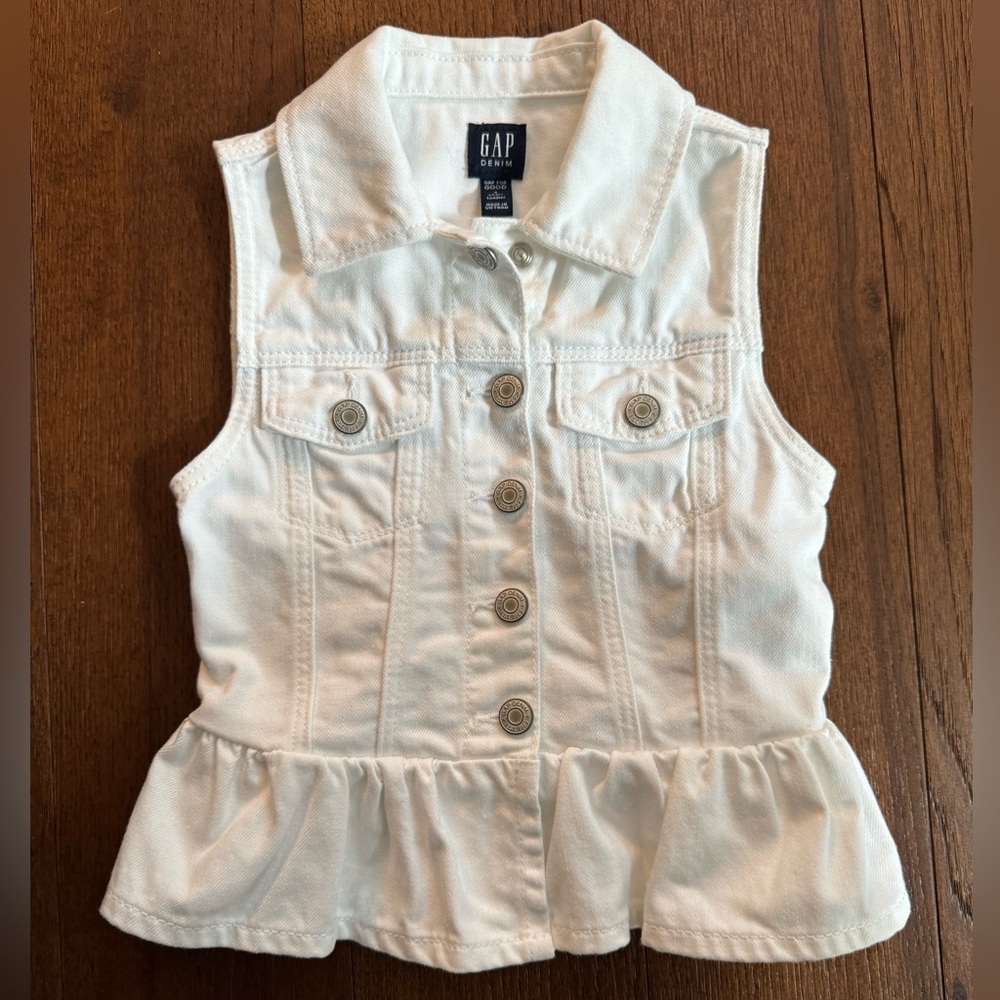 Gap denim vest in white. Size 4. New without tags.